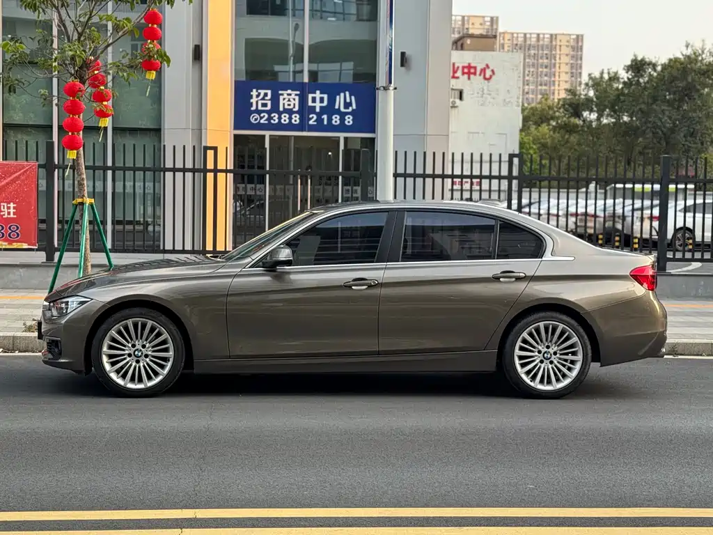 BMW 3 Series 2018 — фото 14