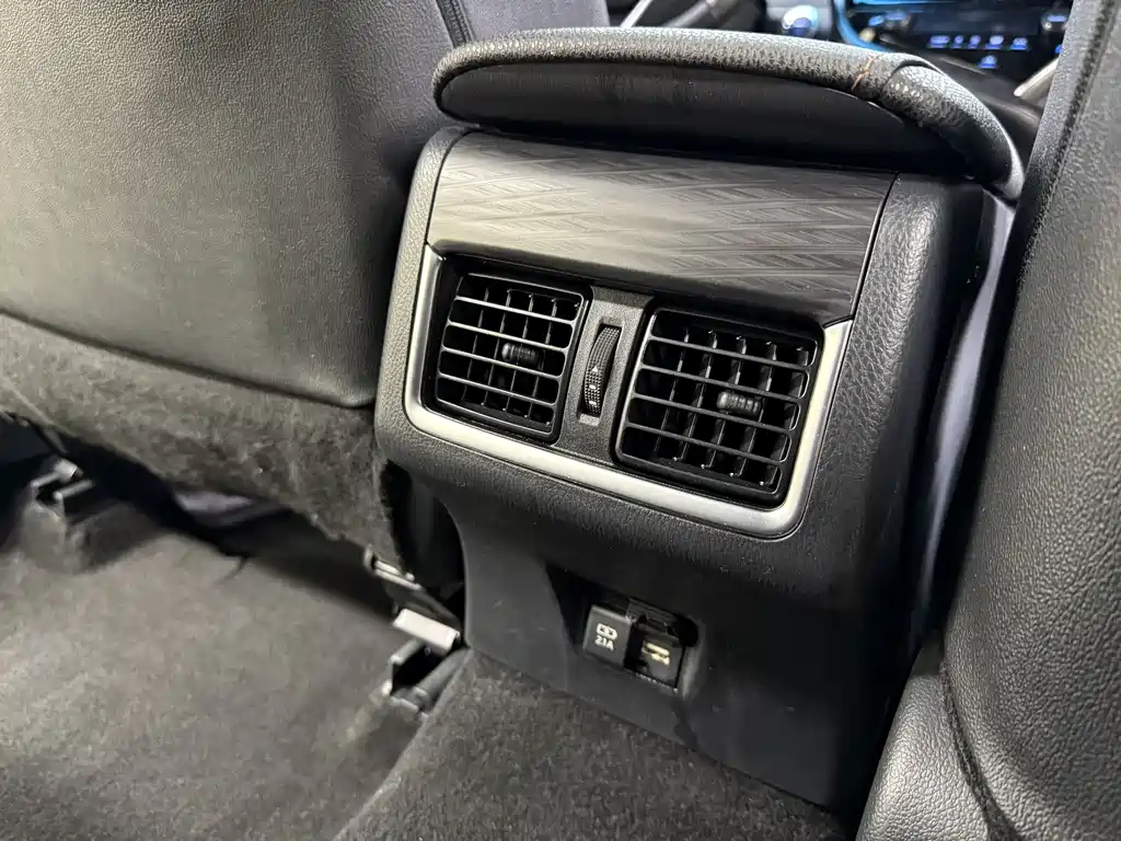 Toyota Camry 2022 — фото 19
