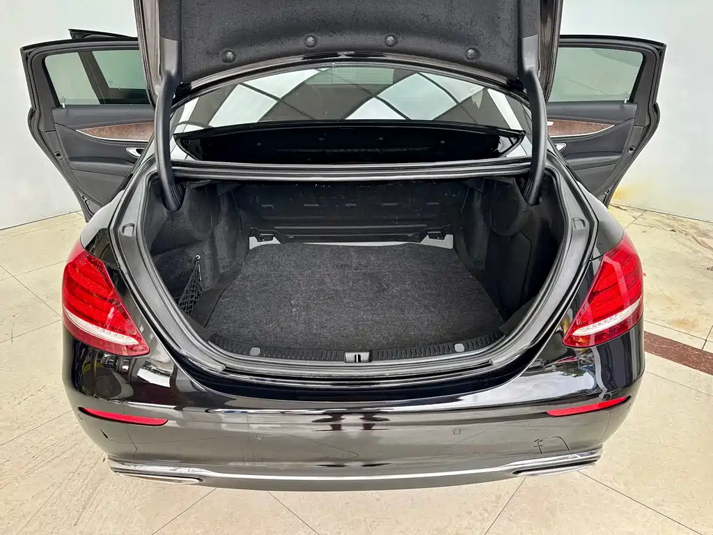 Mercedes-Benz E-Class 2019 — фото 22