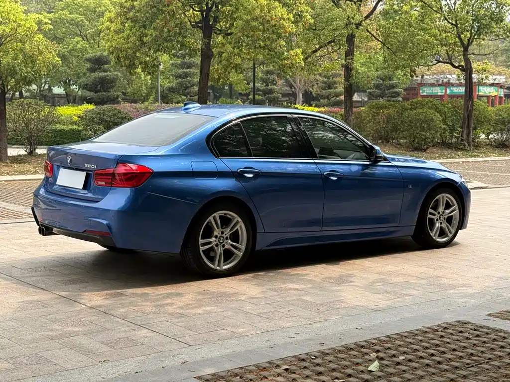 BMW 3 Series 2018 — фото 14