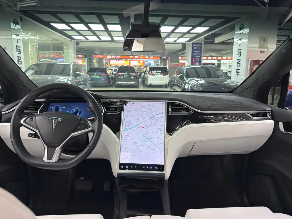 Tesla Model X 2017 — фото 24