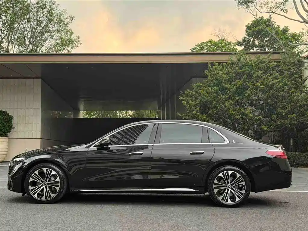 Mercedes-Benz E-Class 2025 — фото 16