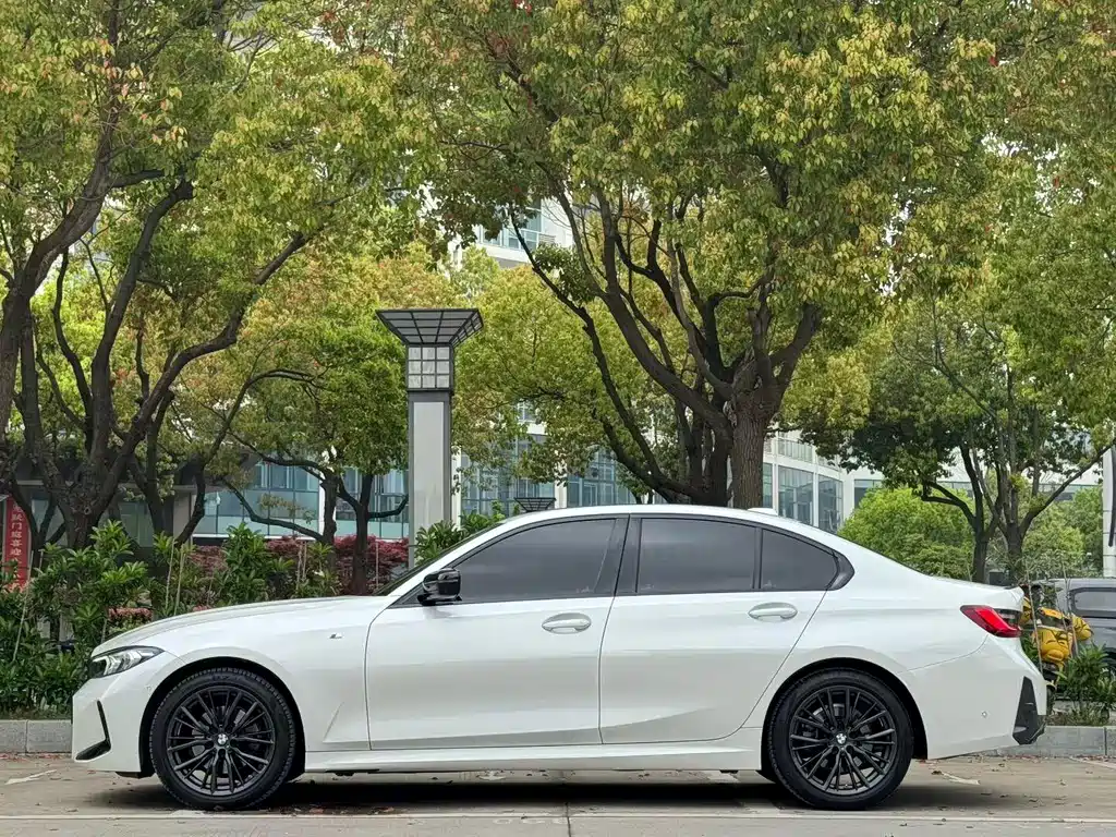 BMW 3 Series 2023