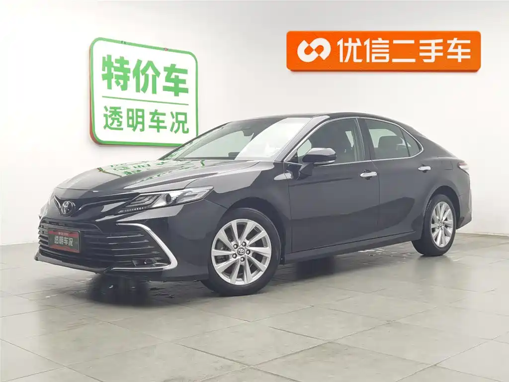 Toyota Camry 2021 — фото 1