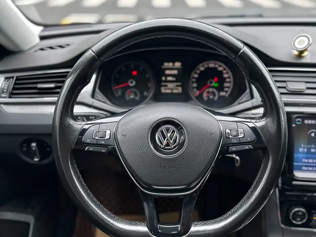 Volkswagen Passat 2016 — фото 11