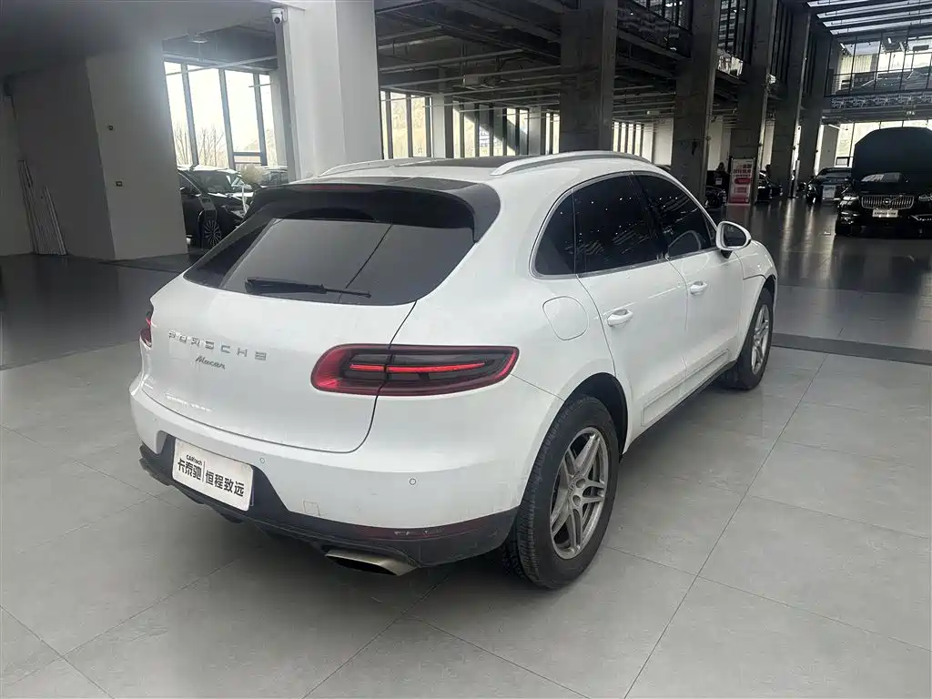 Porsche Macan 2017 — фото 11
