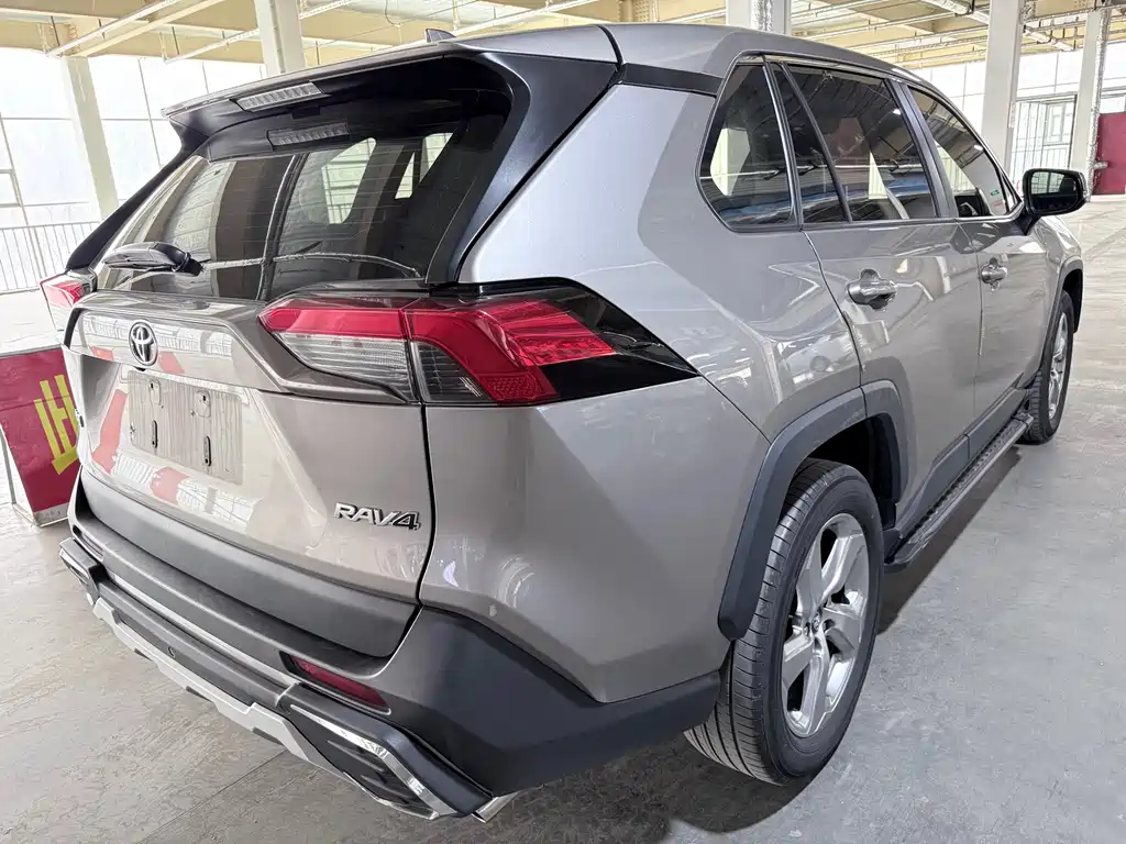 Toyota RAV4 2020 — фото 19