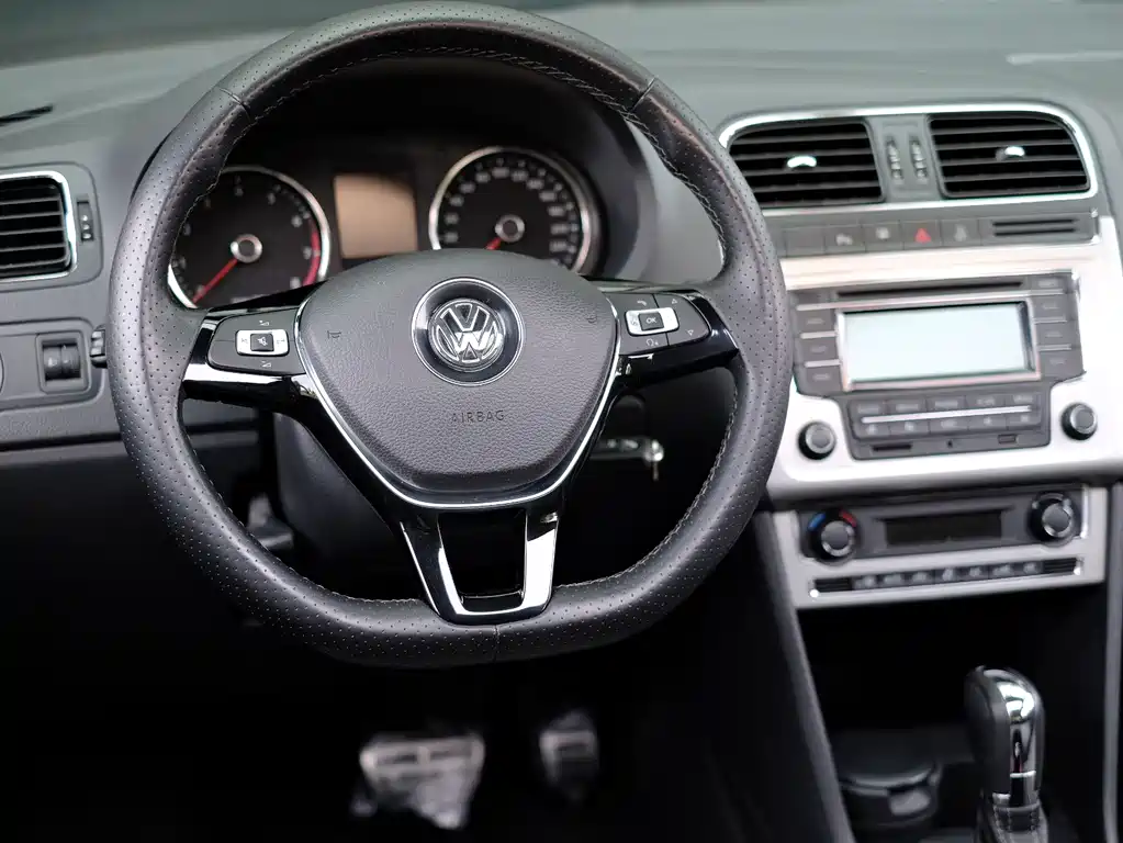 Volkswagen Polo 2015 — фото 41