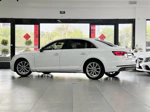 Audi A4L 2018