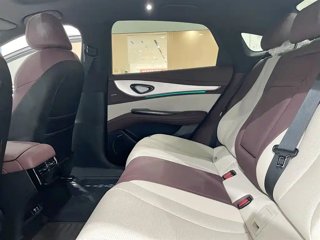 BYD Seal 07 DM-i 2025 — фото 7