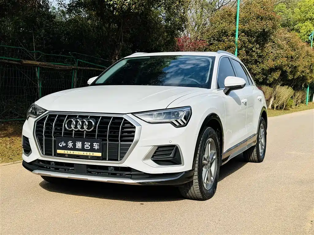 Audi Q3 2021 — фото 1