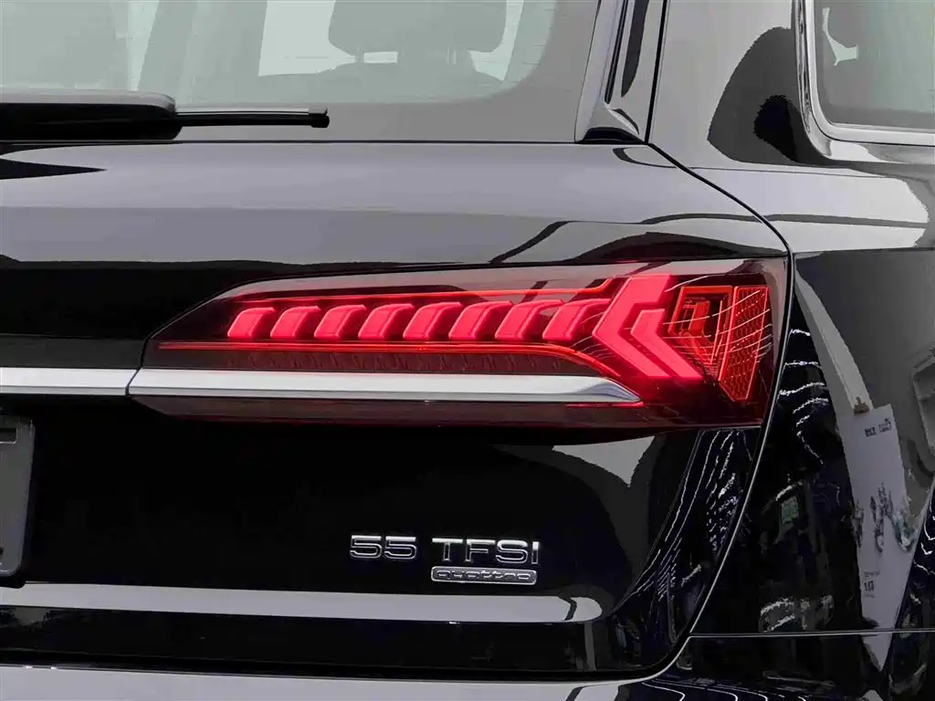 Audi Q7 2023 — фото 18