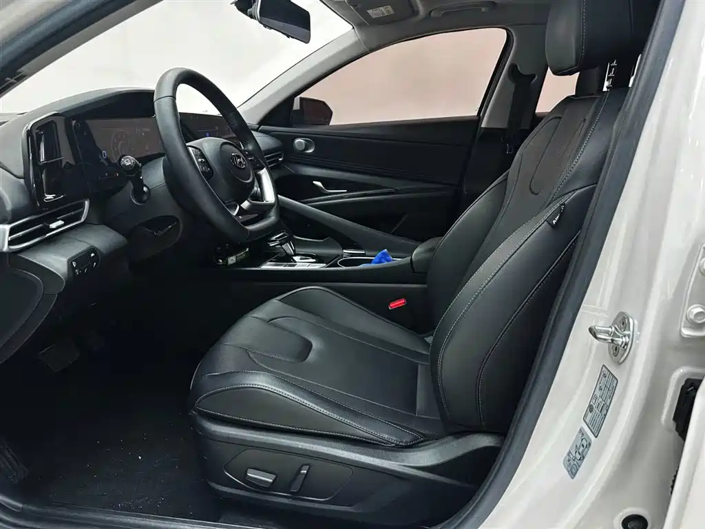 Hyundai Elantra 2022 — фото 19