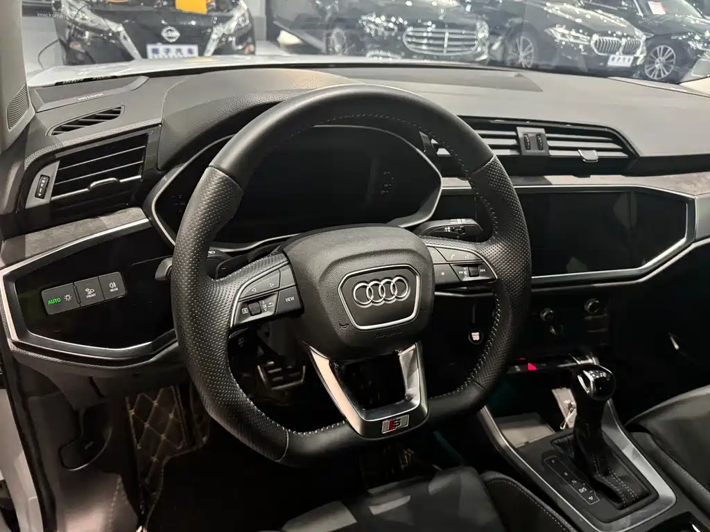 Audi Q3 Sportback 2021 — фото 11