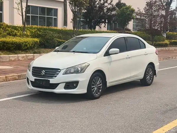 Suzuki Qiyue 2015