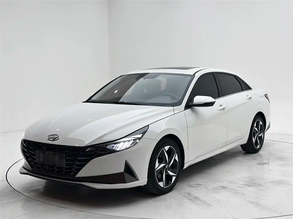 Hyundai Elantra 2022 — фото 1