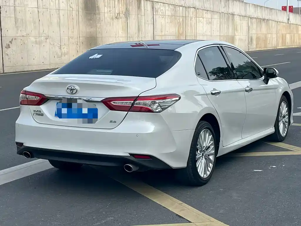 Toyota Camry 2018 — фото 4