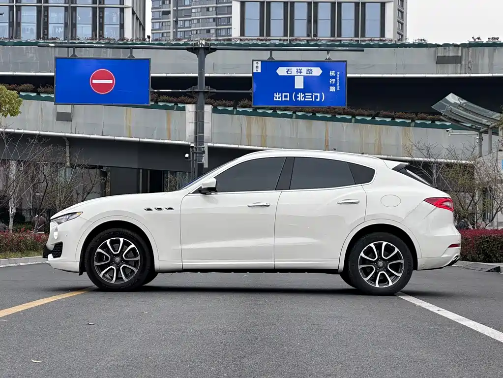 Maserati Levante 2017 — фото 4