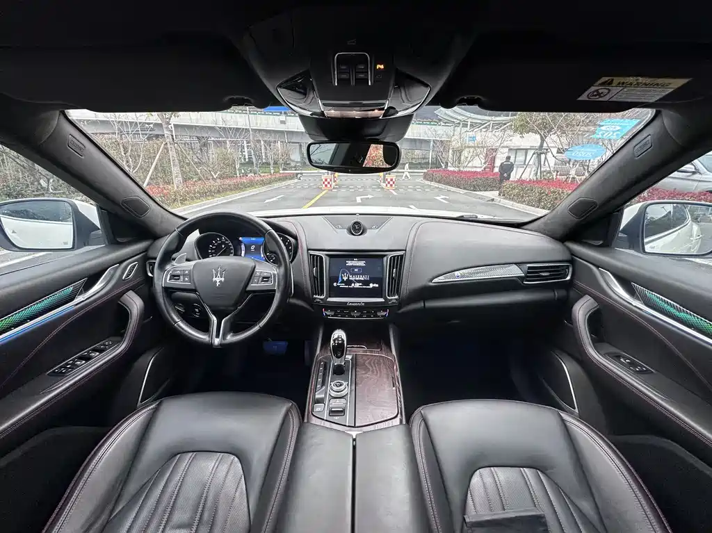 Maserati Levante 2017 — фото 14
