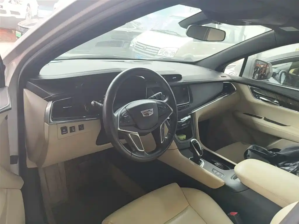 Cadillac XT5 2016 — фото 16