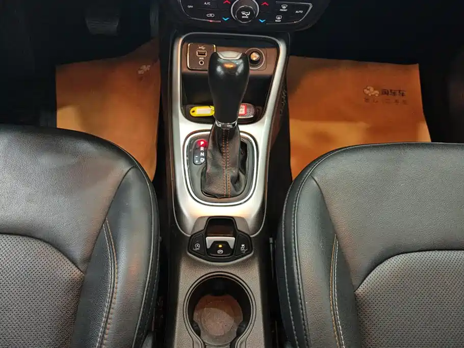 Jeep Compass 2017 — фото 15