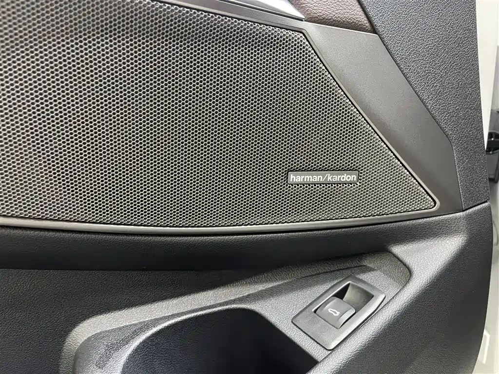 BMW 3 Series 2022 — фото 12