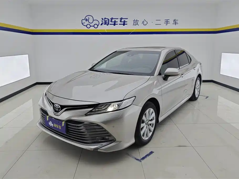 Toyota Camry 2019 — фото 1