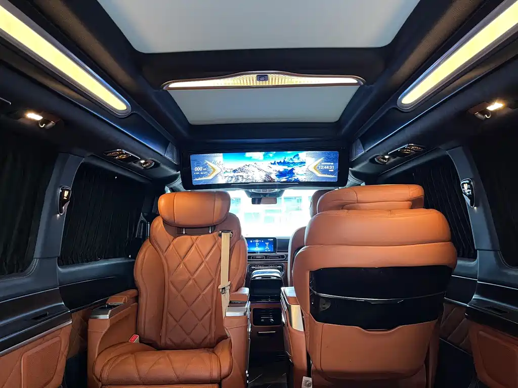 Mercedes-Benz V-Class 2025 — фото 12