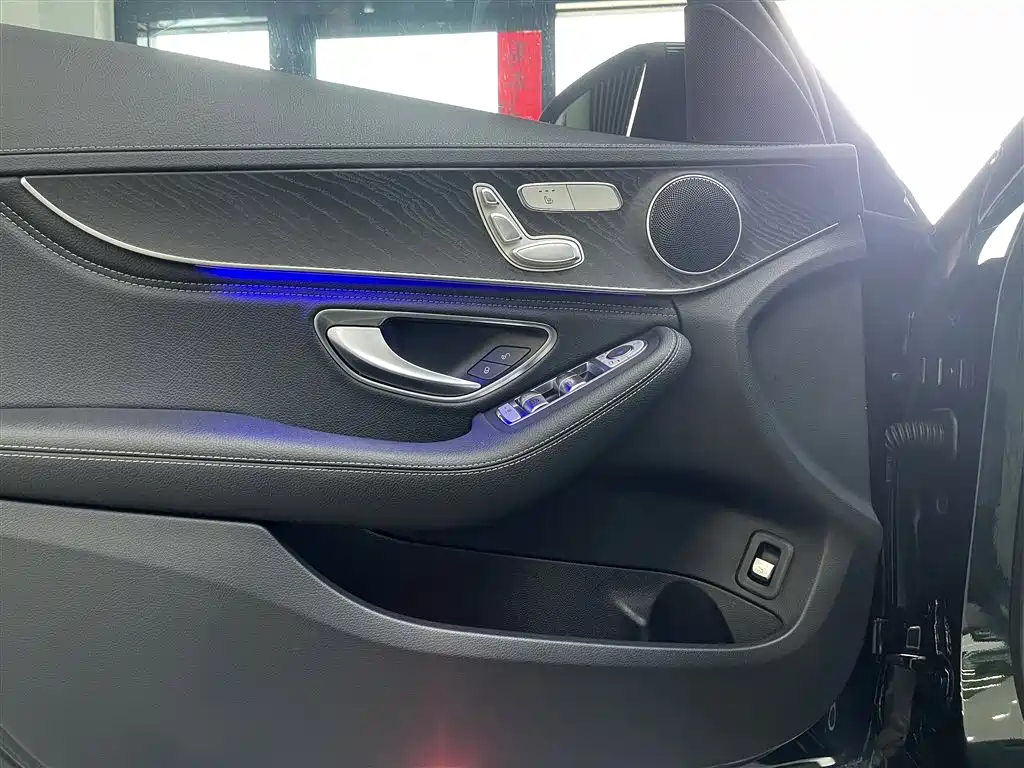 Mercedes-Benz C-Class 2019 — фото 10
