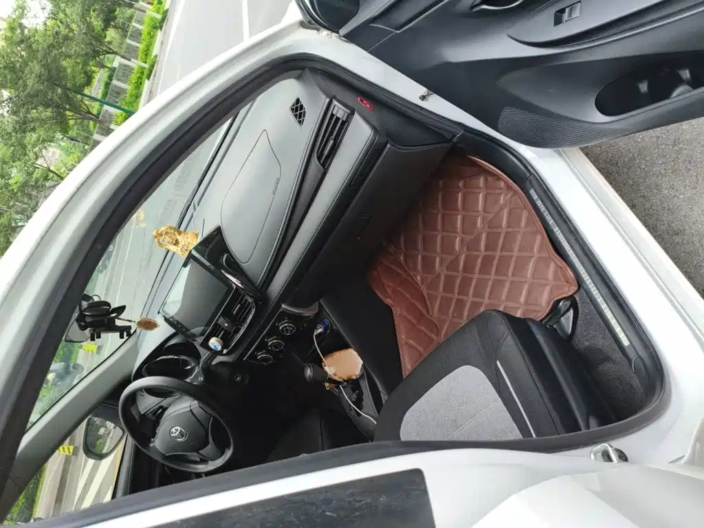 Toyota Yaris L 2016 — фото 20