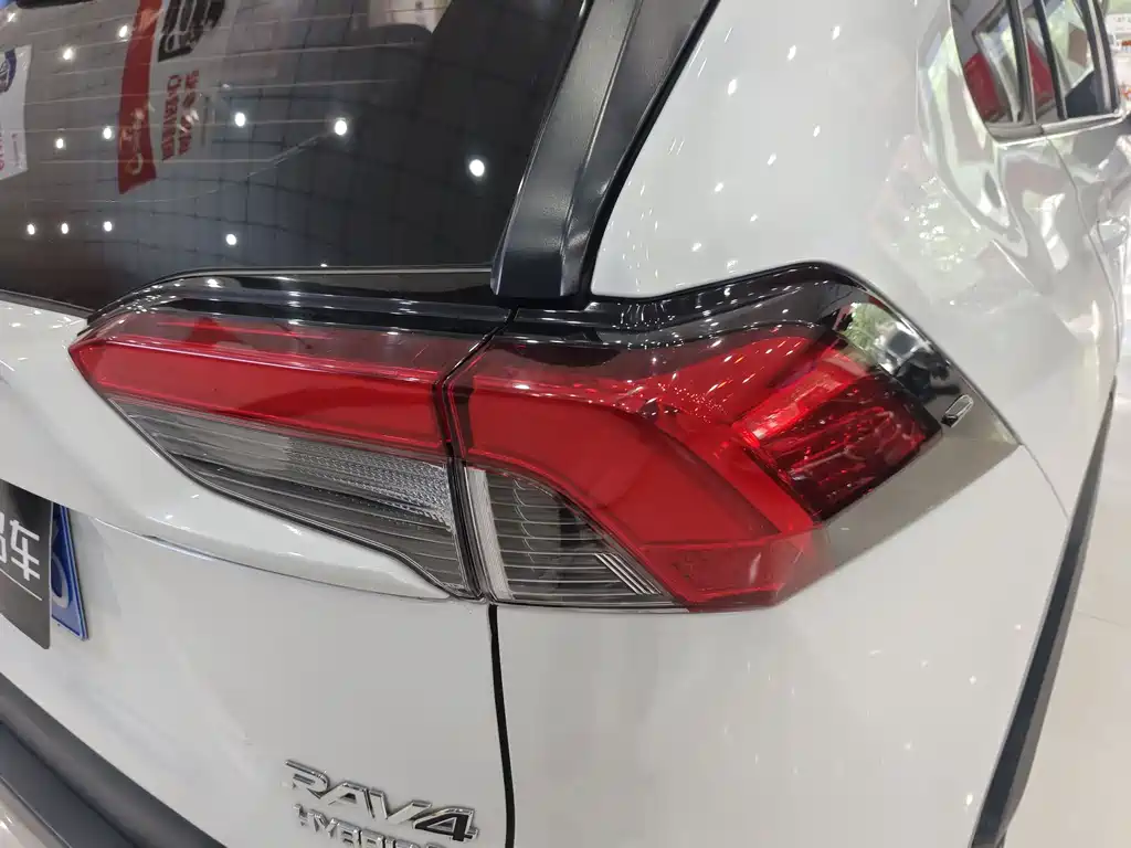 Toyota RAV4 2020 — фото 12