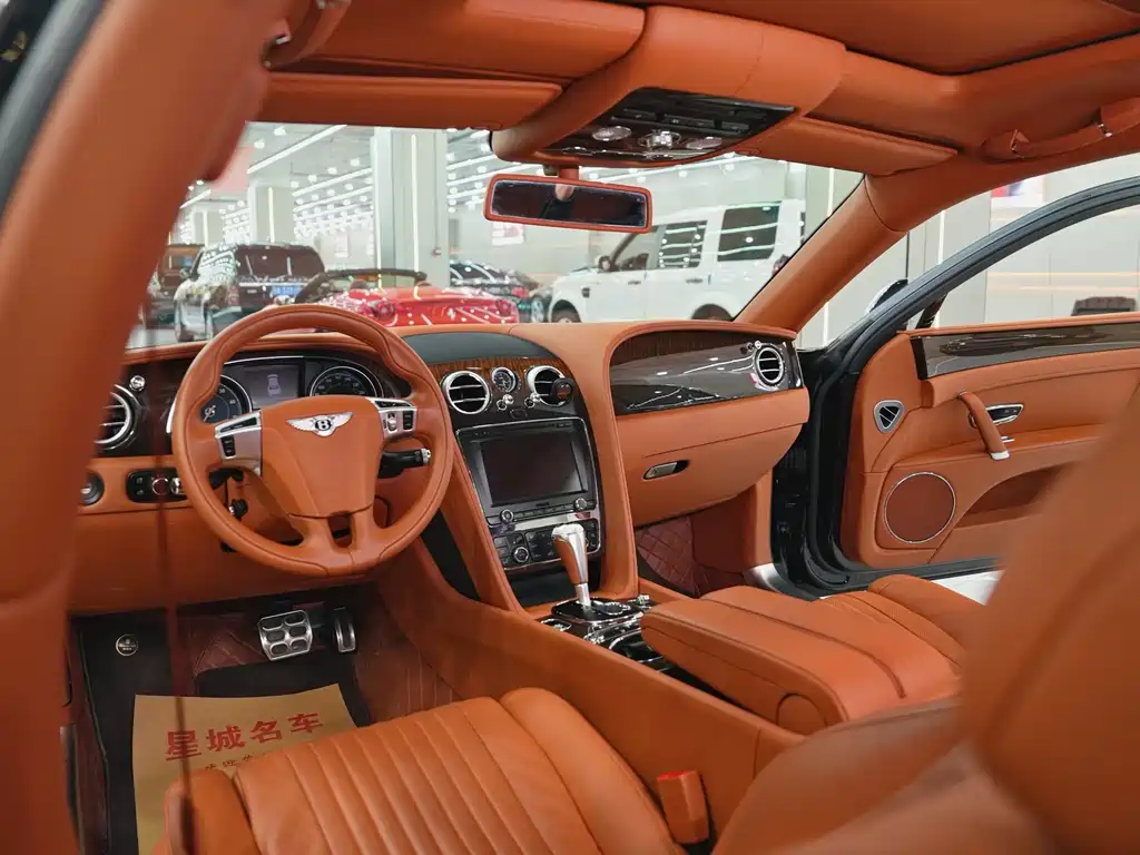 Bentley Flying Spur 2017 — фото 18