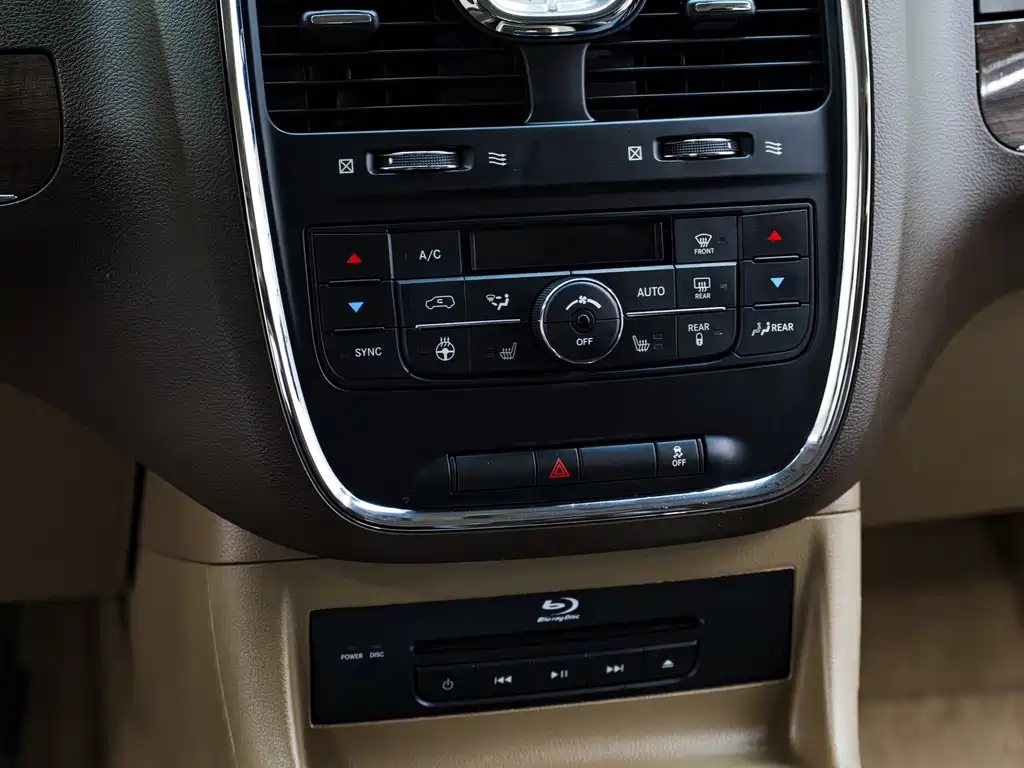Chrysler Grand Voyager 2018 — фото 12