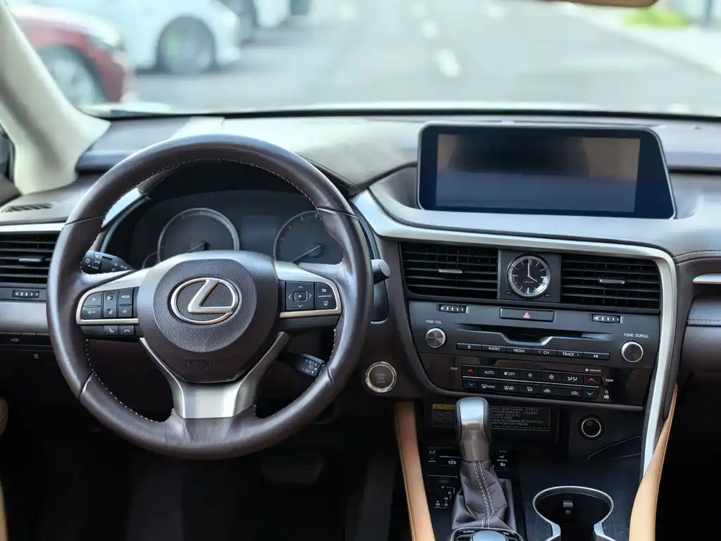 Lexus RX 2017 — фото 16