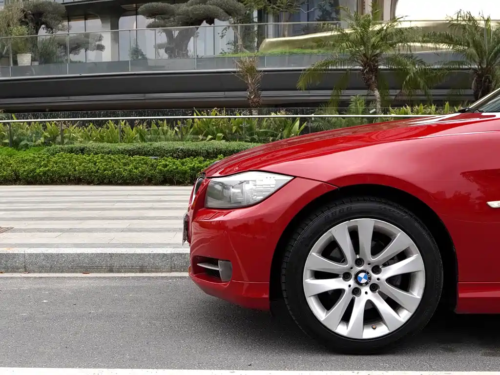 BMW 3 Series 2011 — фото 18