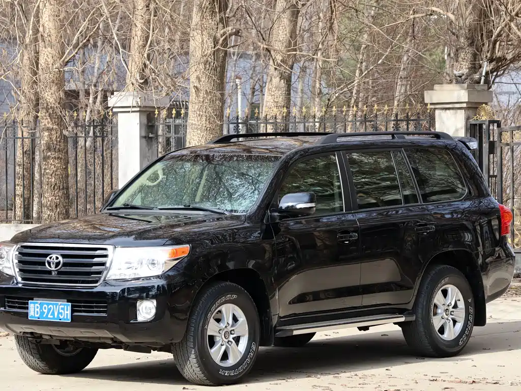 Toyota Land Cruiser 2017 — фото 1