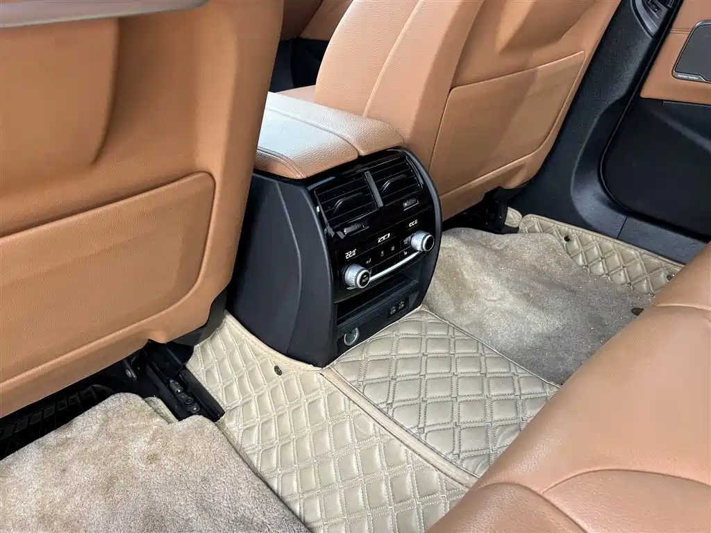 BMW 5 Series 2020 — фото 13
