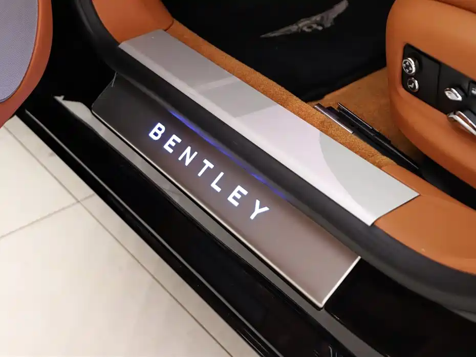 Bentley Flying Spur 2023 — фото 27