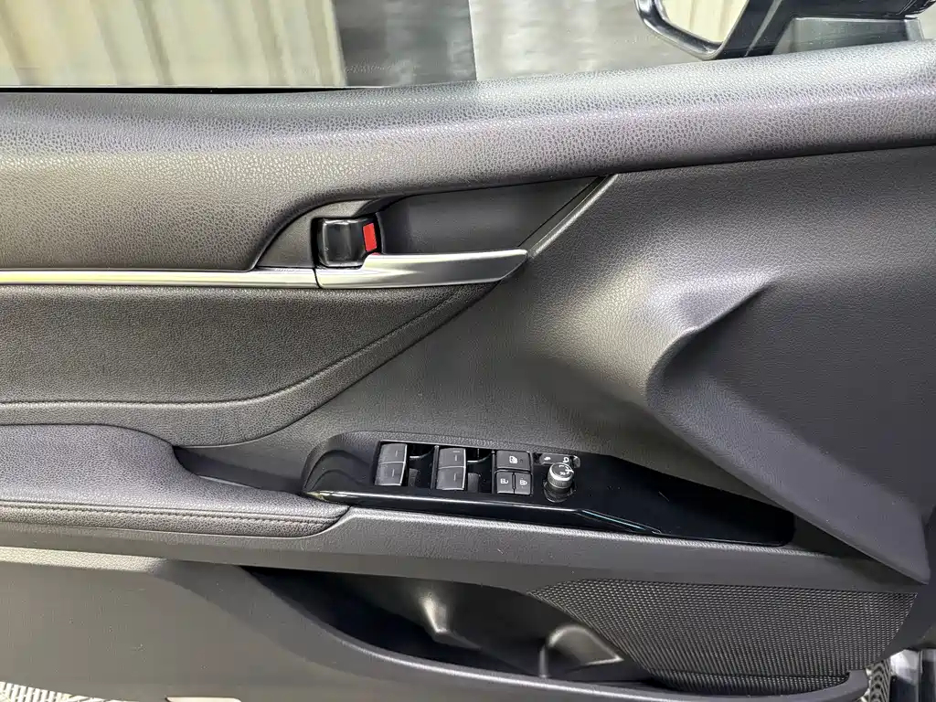 Toyota Camry 2022 — фото 24