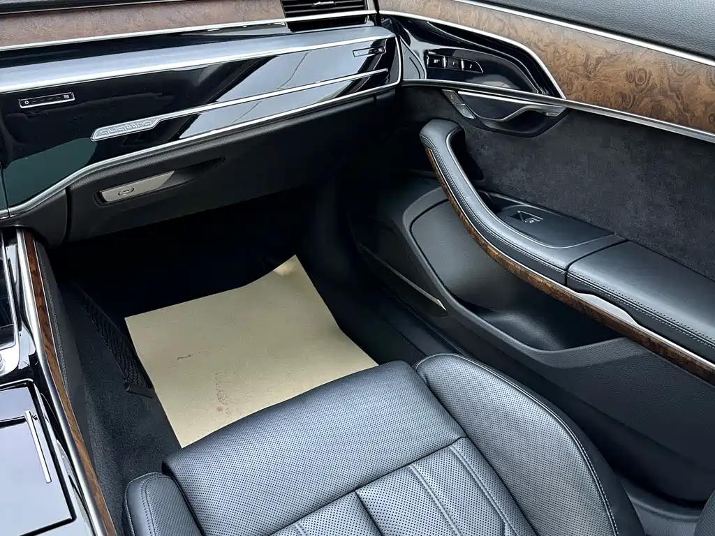 Audi A8 2019 — фото 2