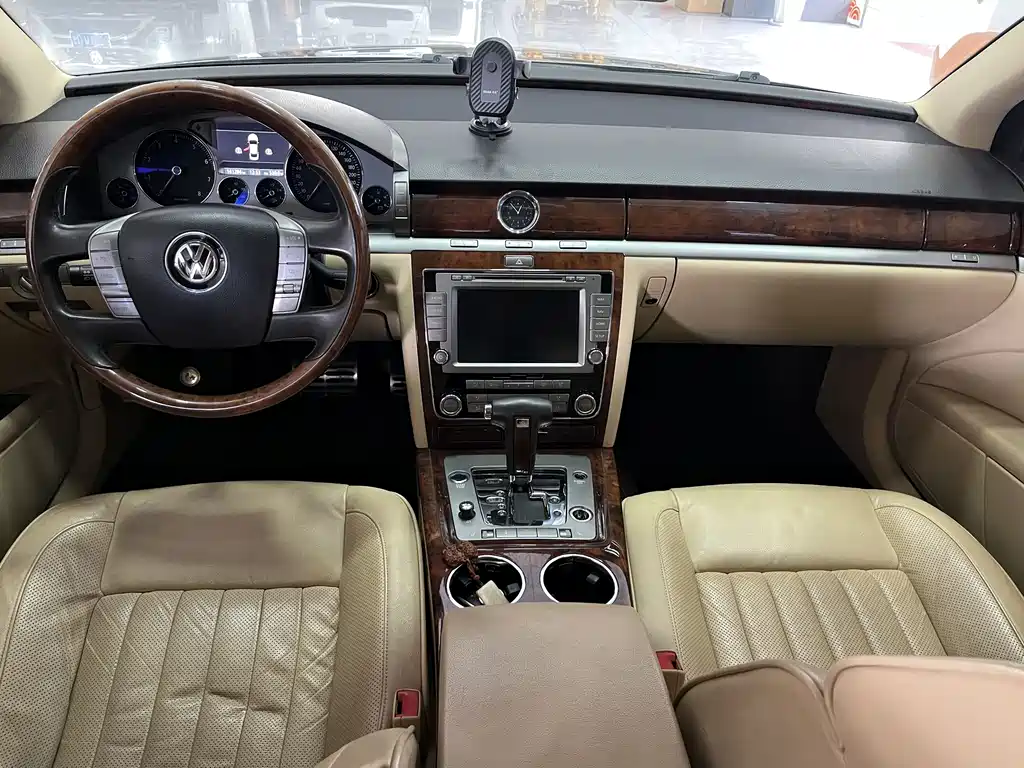 Volkswagen Phaeton 2015 — фото 12