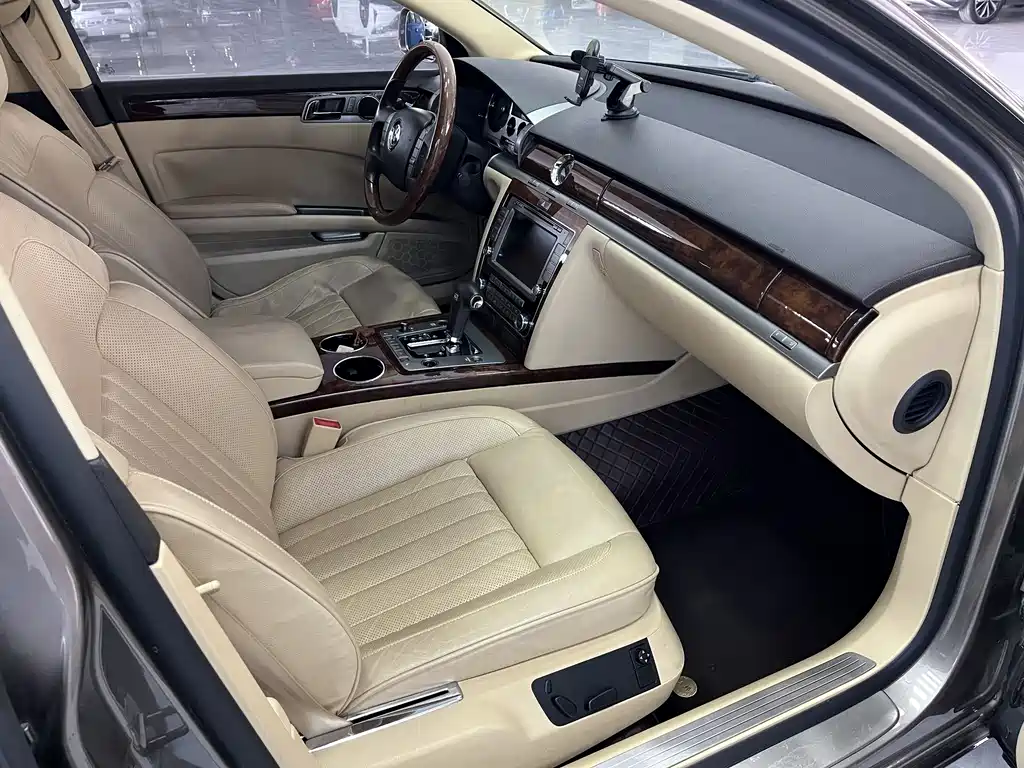 Volkswagen Phaeton 2015 — фото 17