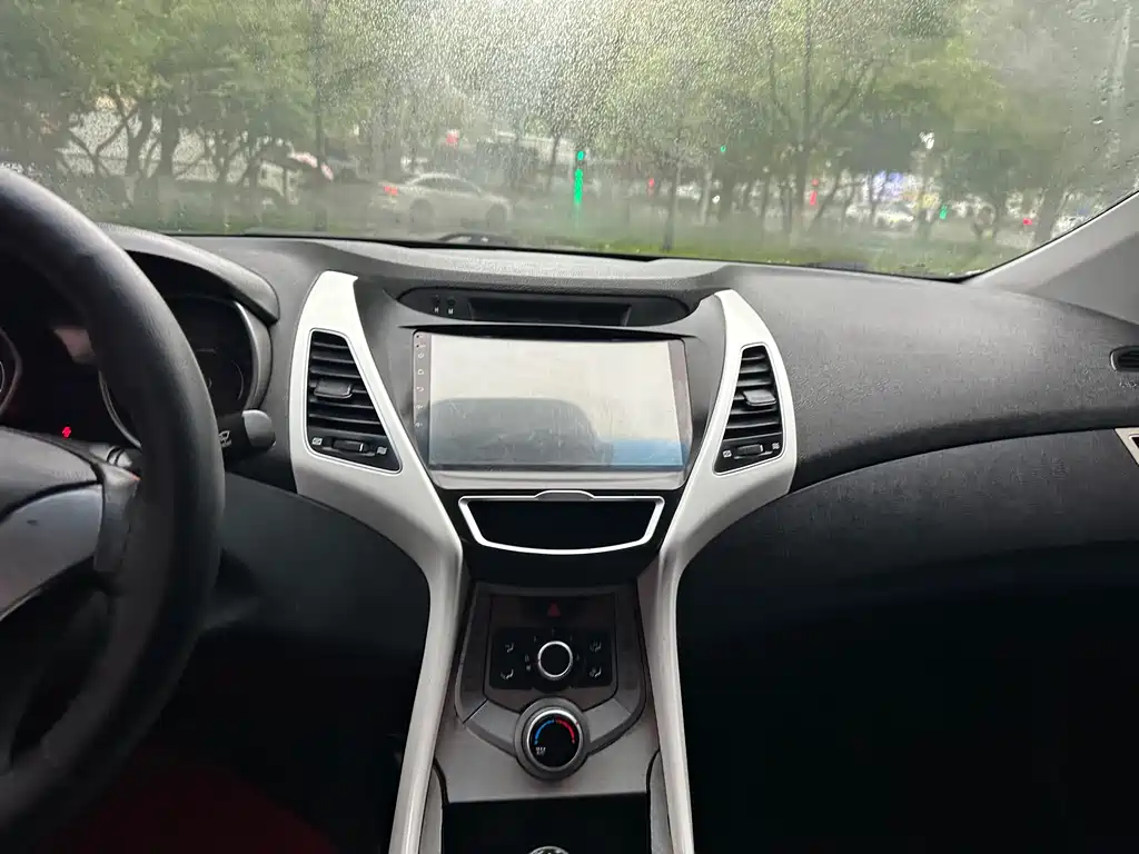 Hyundai Elantra Langdong 2015 — фото 11