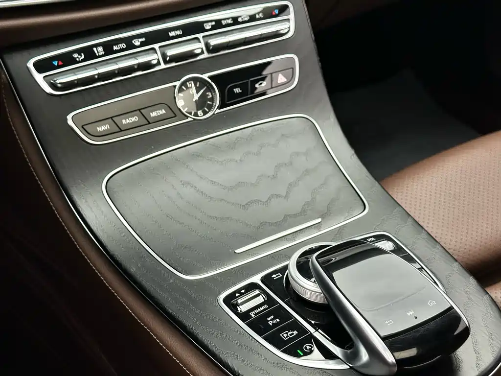 Mercedes-Benz E-Class 2018 — фото 18