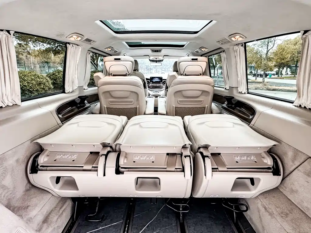 Mercedes-Benz V-Class 2023 — фото 25