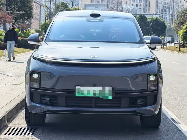 Li Auto L8 2025