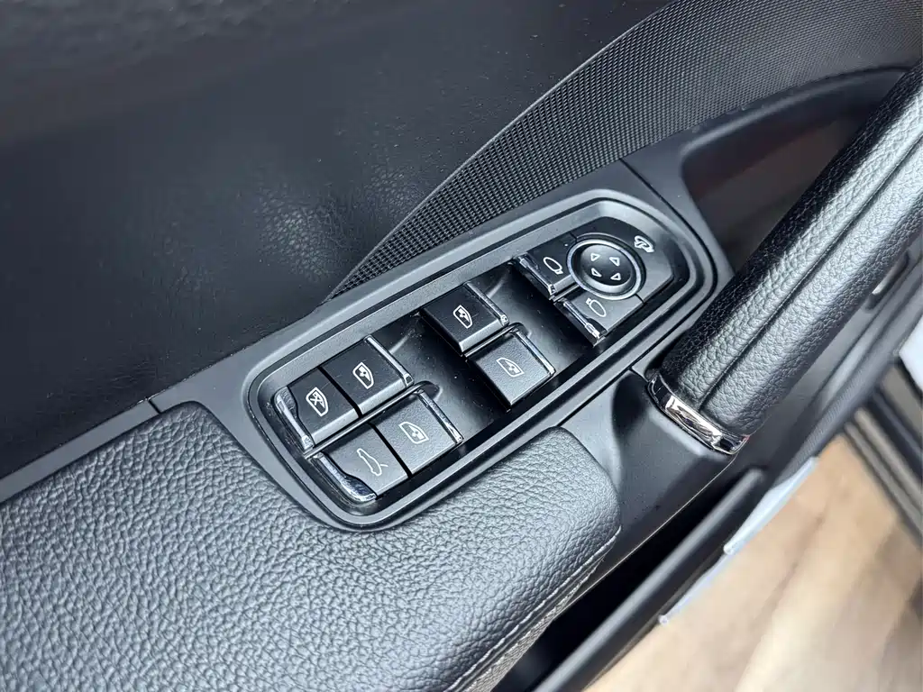 Porsche Cayenne Hybrid 2018 — фото 11
