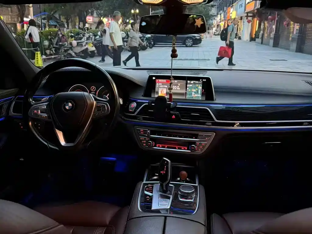 BMW 7 Series 2018 — фото 2