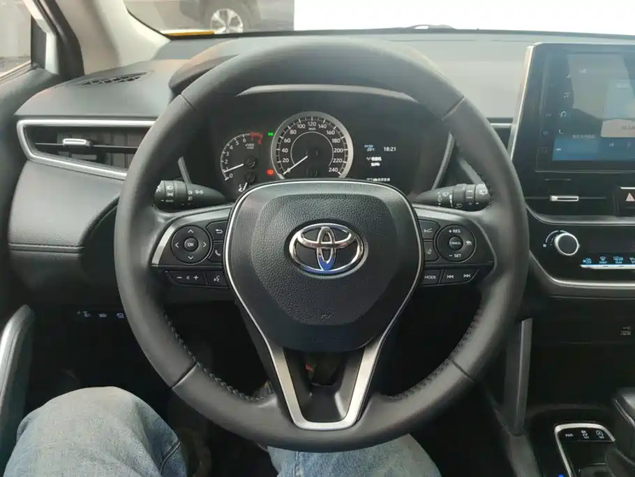Toyota Corolla Cross 2023 — фото 15