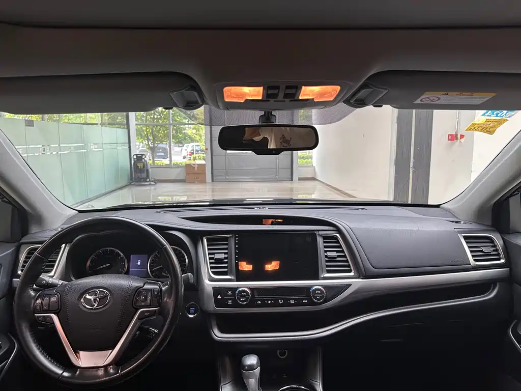 Toyota Highlander 2018 — фото 13